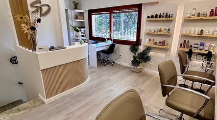 Interior moderno de Hairsdenicola en Montevideo, Departamento De Montevideo, UY.