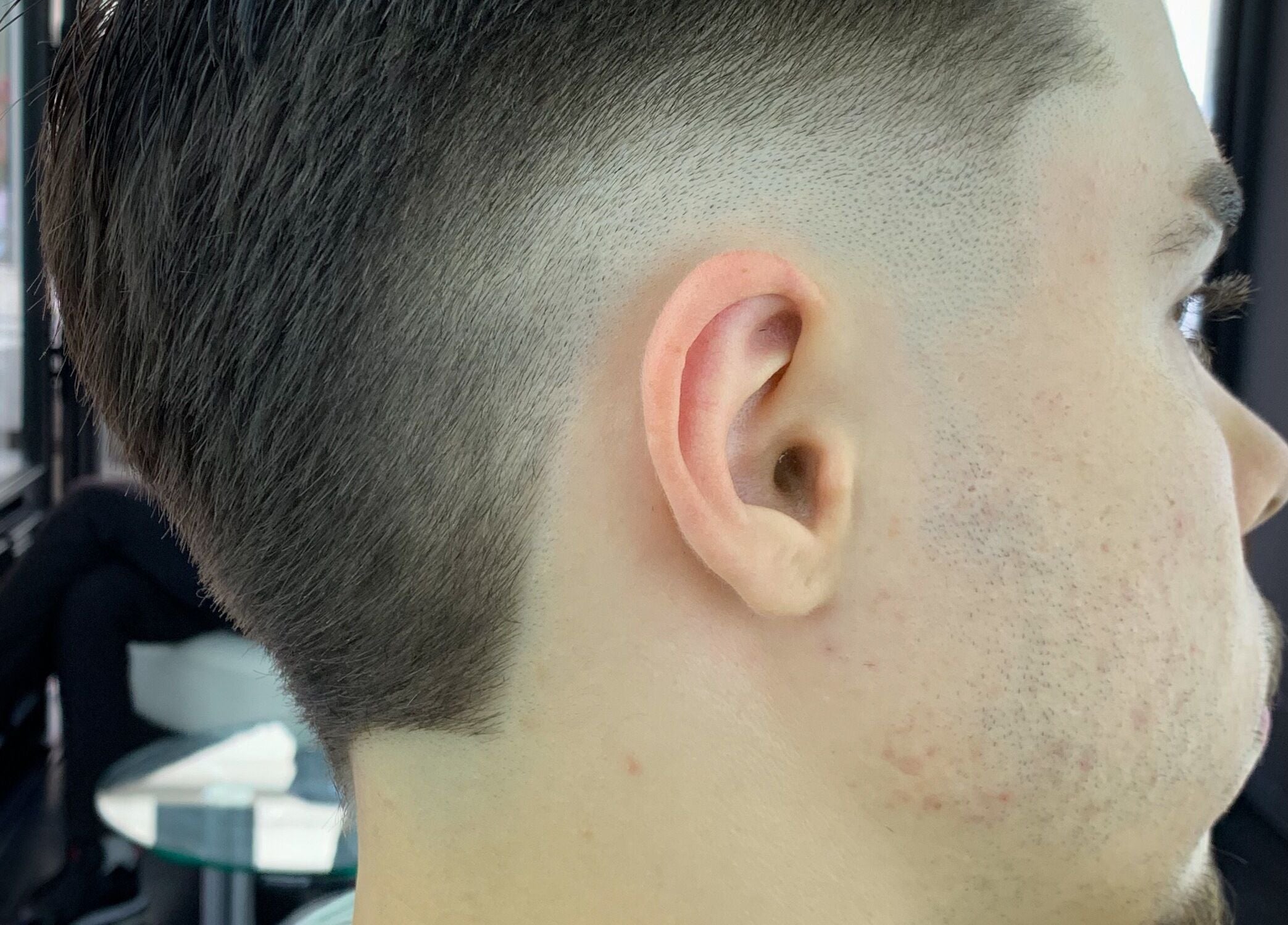 Corte de cabelo moderno na Barbearia Arf'S, Porto, Porto, PT, destacando acabamento impecável.