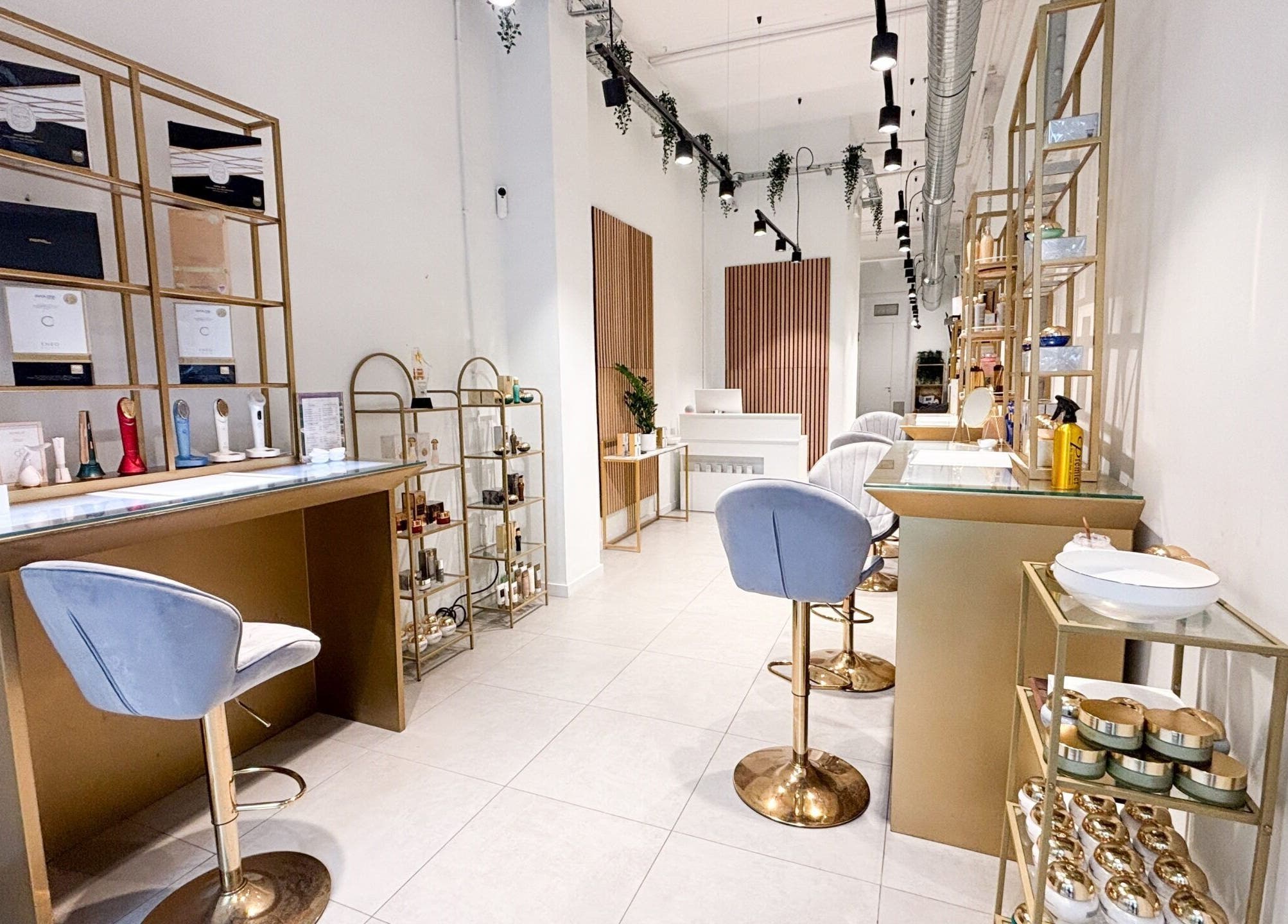 Interior moderno y elegante del salón Premier Experience en Barcelona, Catalunya, ES.