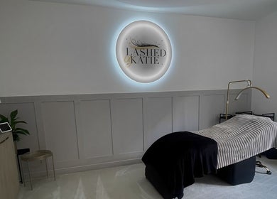 Xlashedbykatiex beauty lounge with treatment bed in Ponteland, England, GB.