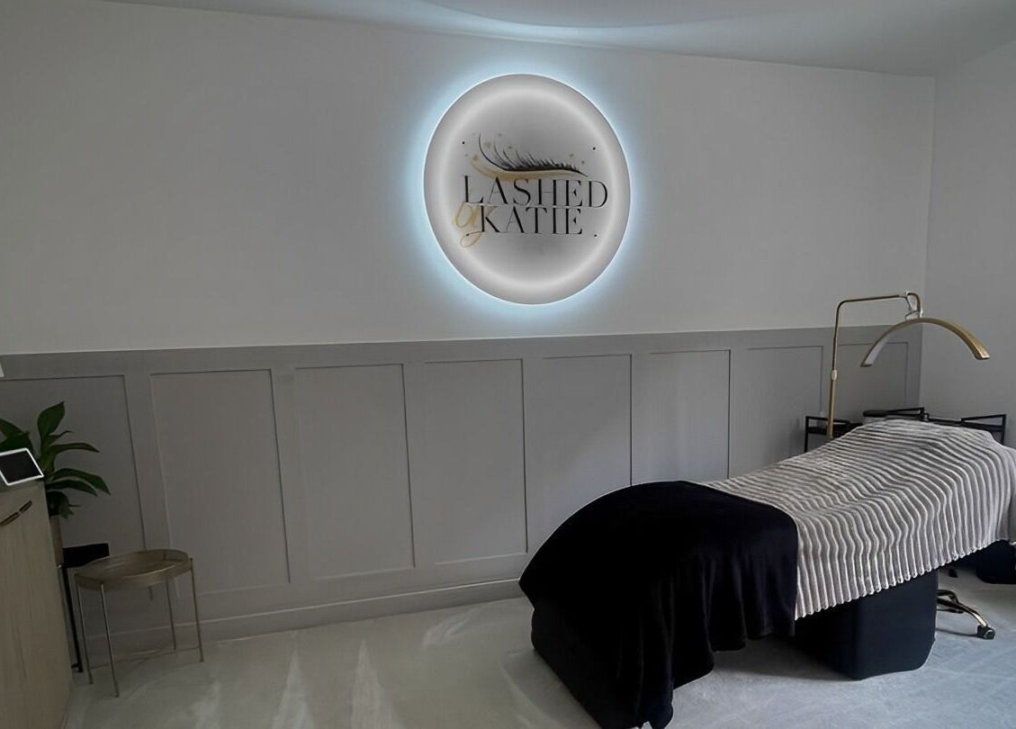 Xlashedbykatiex beauty lounge with treatment bed in Ponteland, England, GB.