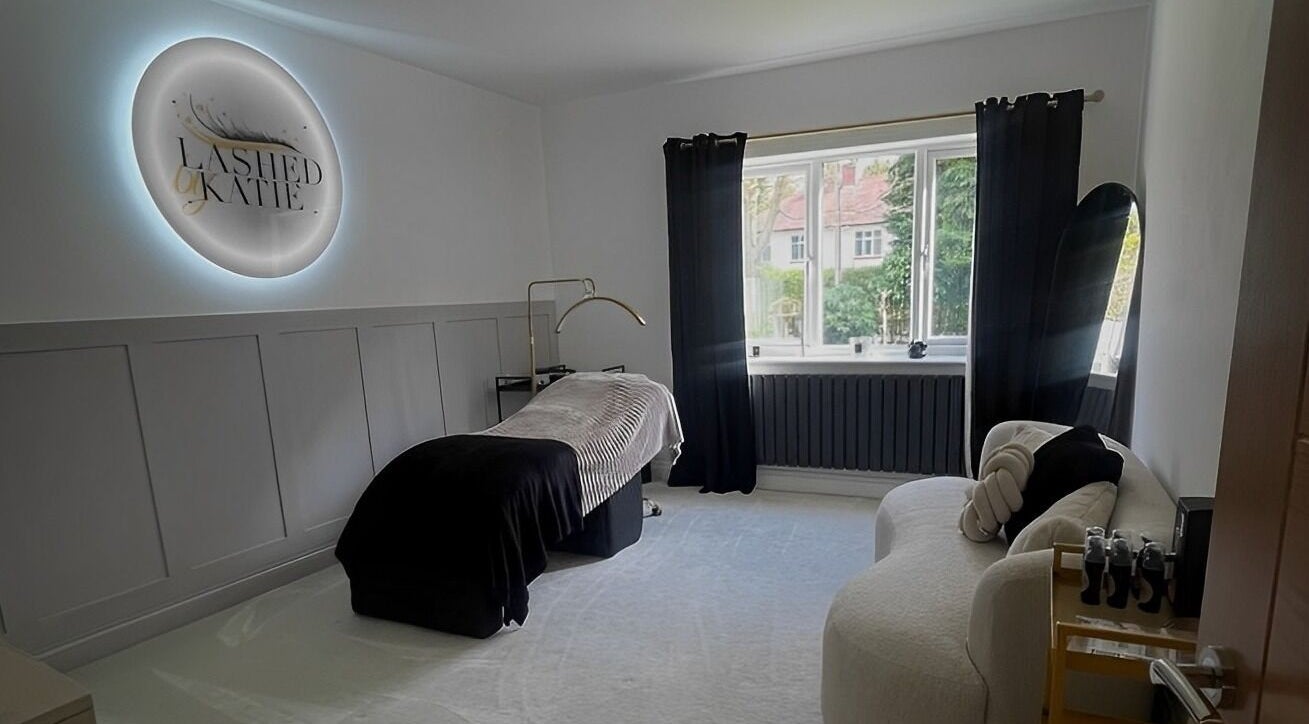 Elegant lash studio Xlashedbykatiex in Ponteland, England, GB, featuring comfortable treatment bed and decor.