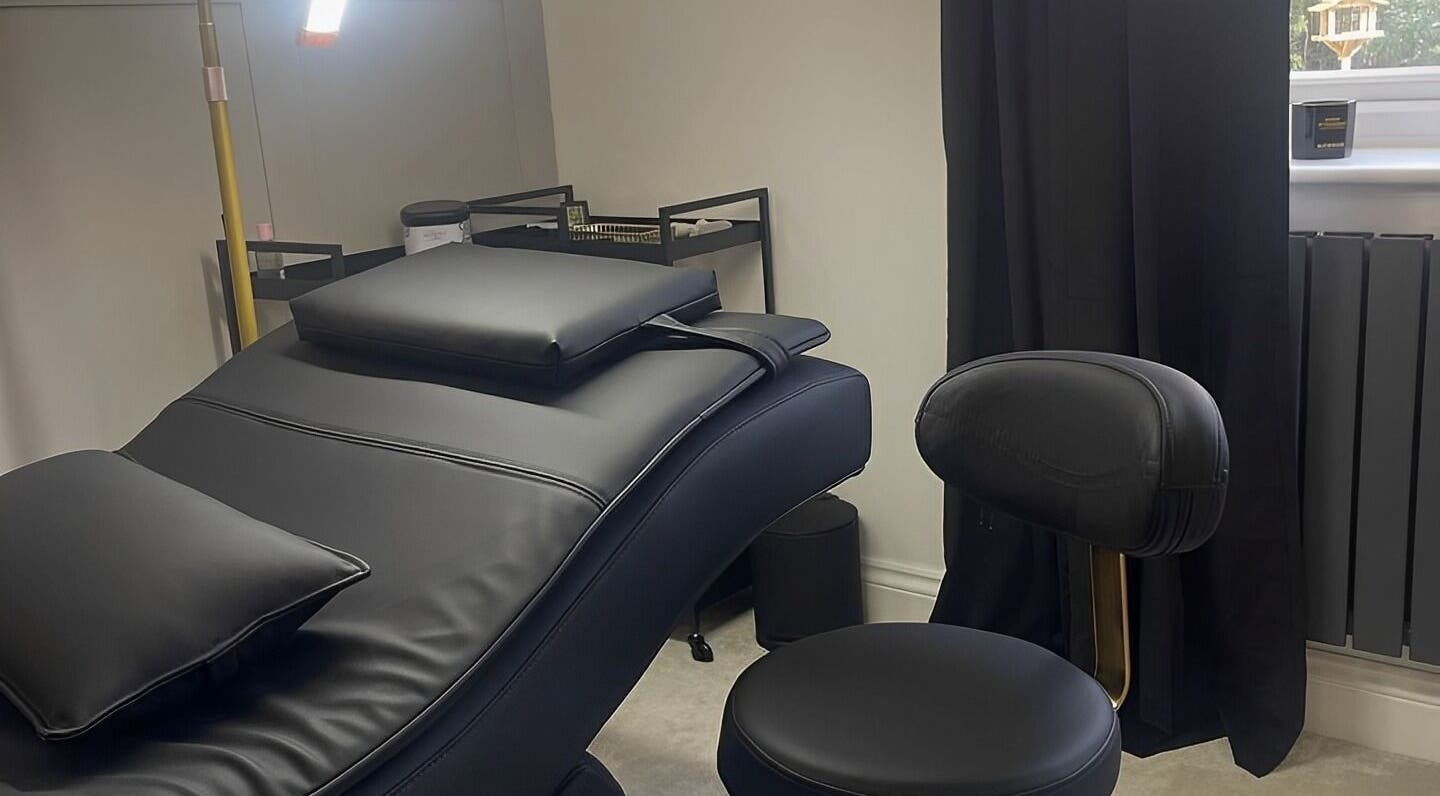 Luxury treatment room at Xlashedbykatiex in Ponteland, England, GB featuring a sleek black chair and modern decor.