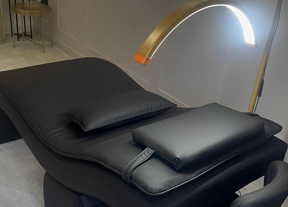 Luxurious spa bed at Xlashedbykatiex, Ponteland, England, GB, perfect for a relaxing beauty treatment.