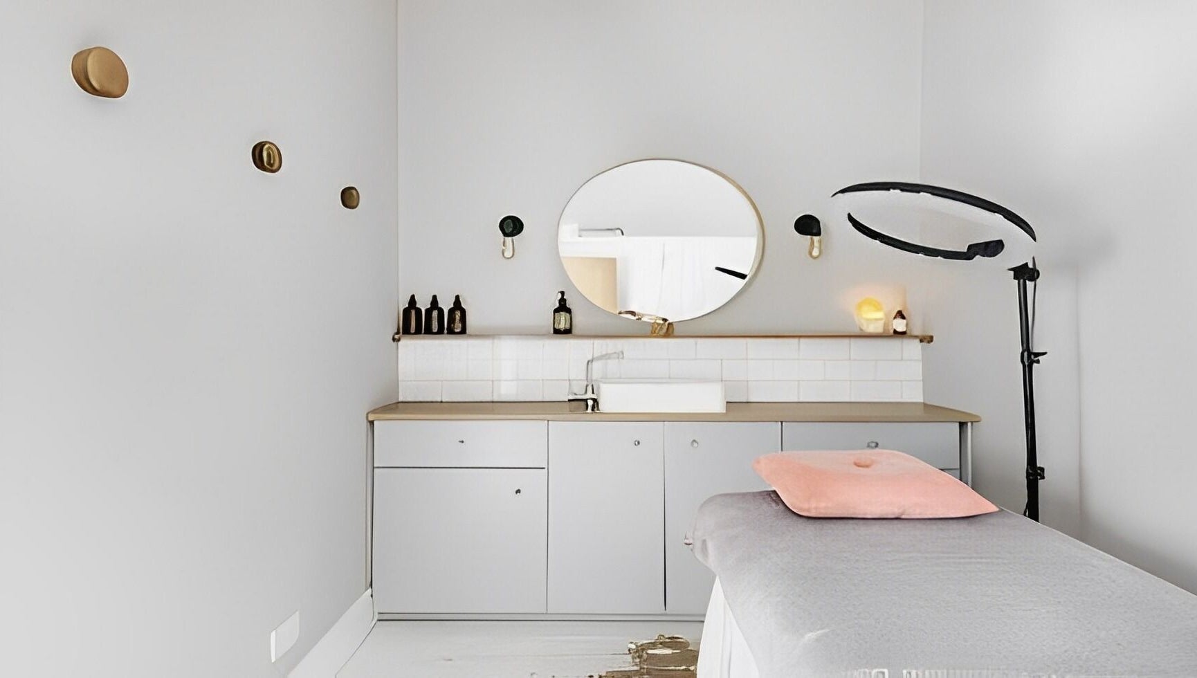 Relaxing massage room at Kabuki Studios in Bristol, England, GB featuring modern decor and calming ambiance.