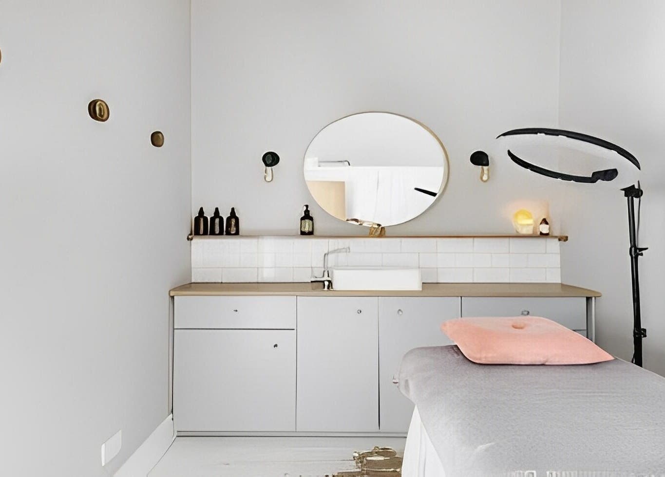 Relaxing massage room at Kabuki Studios in Bristol, England, GB featuring modern decor and calming ambiance.