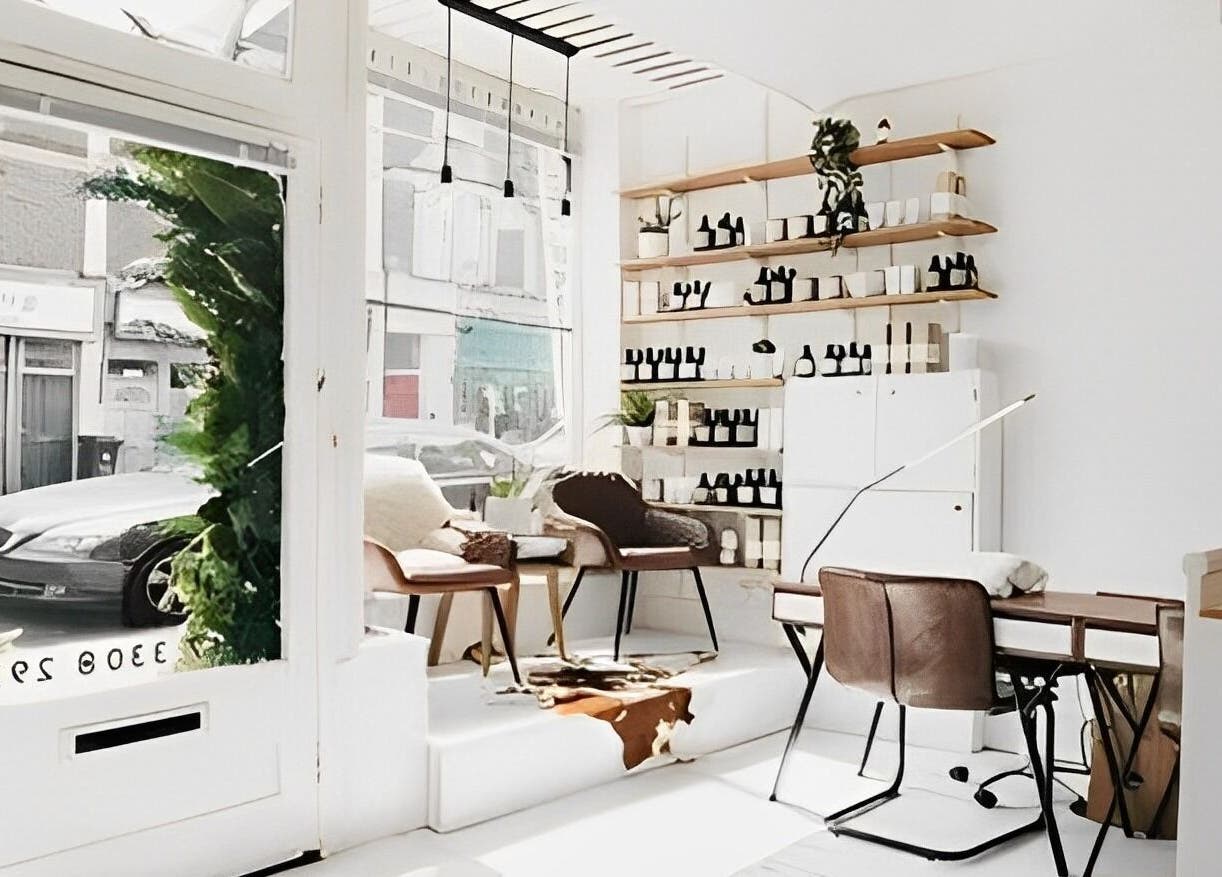 Bright, modern interior of Kabuki Studios in Bristol, England, GB, featuring stylish furniture and decor.