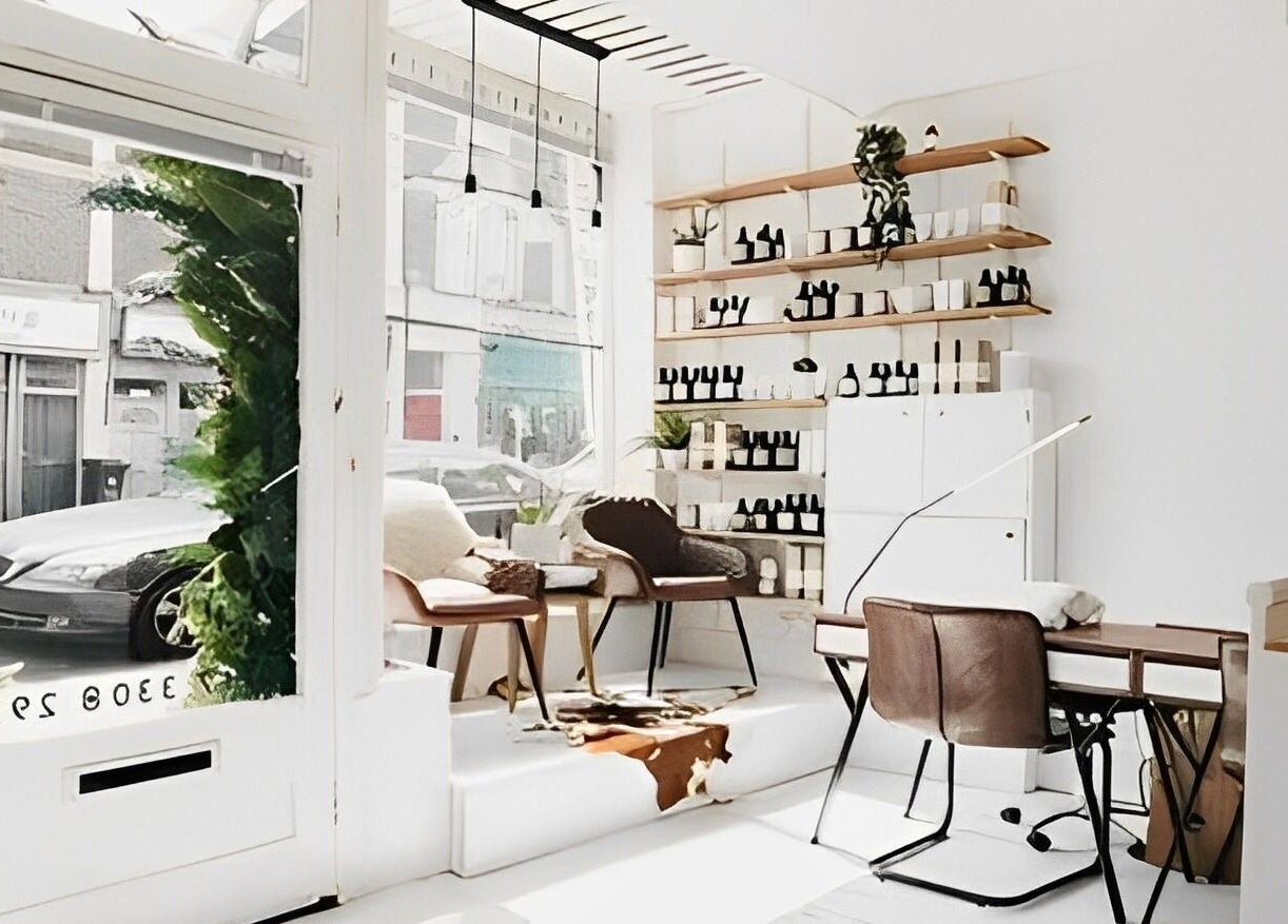 Bright, modern interior of Kabuki Studios in Bristol, England, GB, featuring stylish furniture and decor.