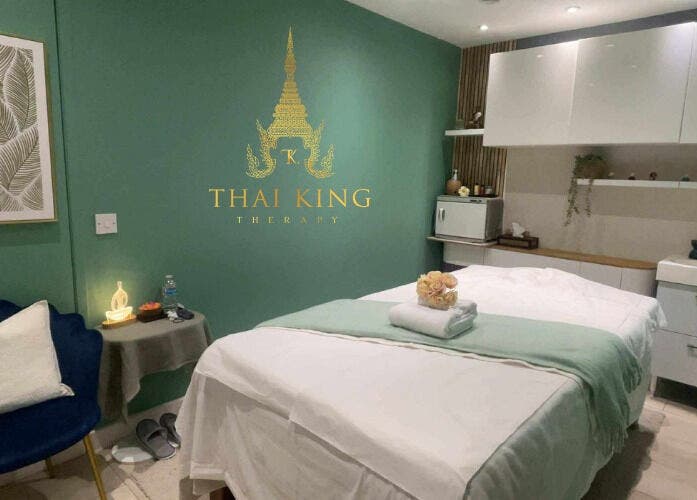Tranquil massage room at THAI KING THERAPY MASSAGE in Reading, England, GB featuring a calming green decor.