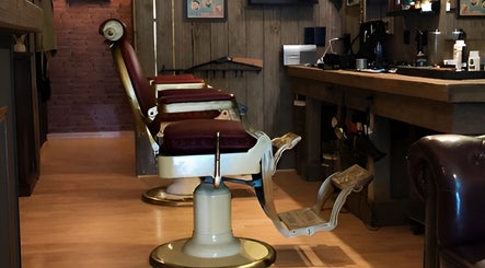 Pinto’s Barbershop & Cafe