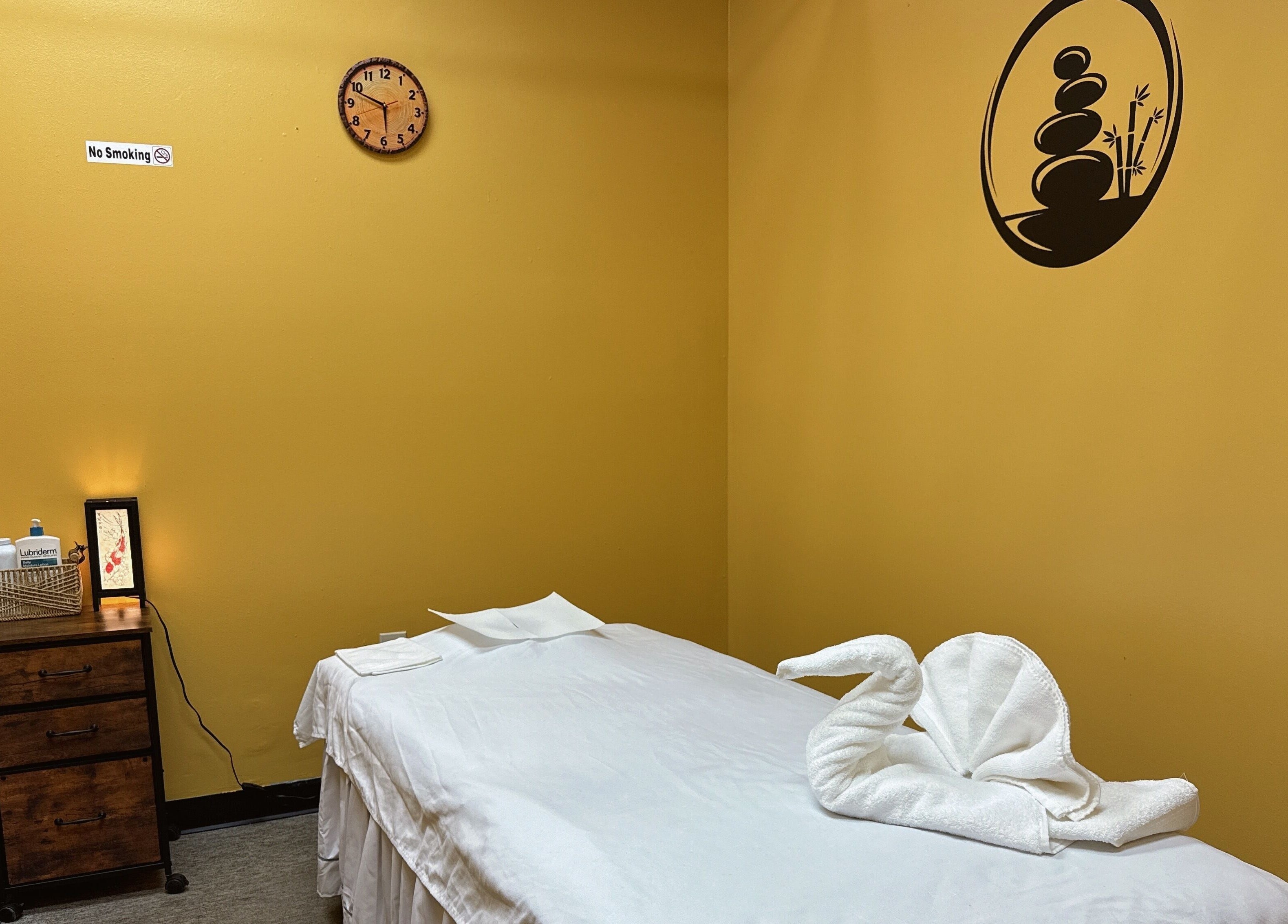 Relaxing massage room at Spring Cq Spa in Overland Park, Kansas, US, featuring a serene ambiance and cozy decor.