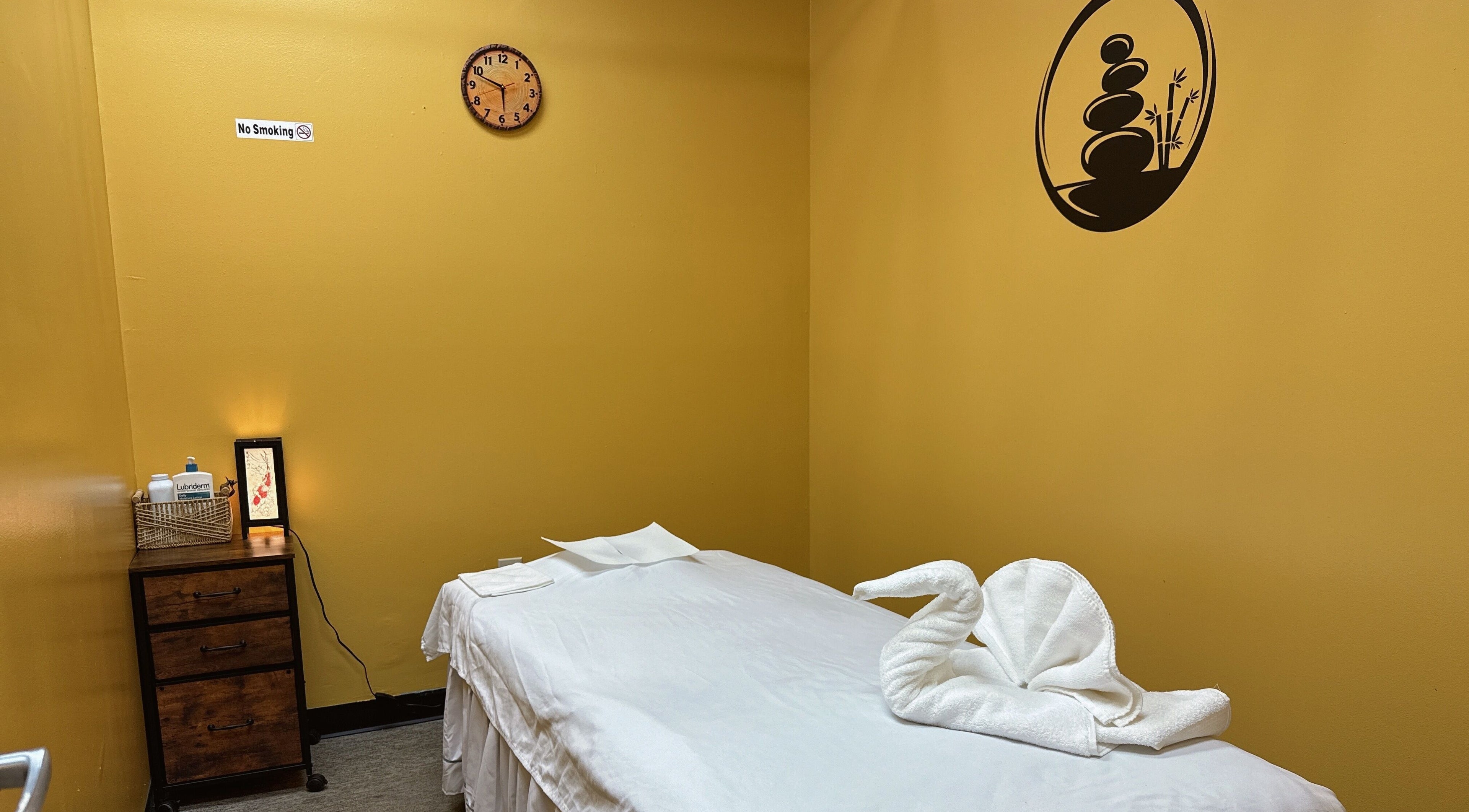 Relaxing massage room at Spring Cq Spa in Overland Park, Kansas, US, featuring a serene ambiance and cozy decor.