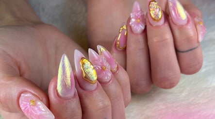 Vegan Nails by Camilla