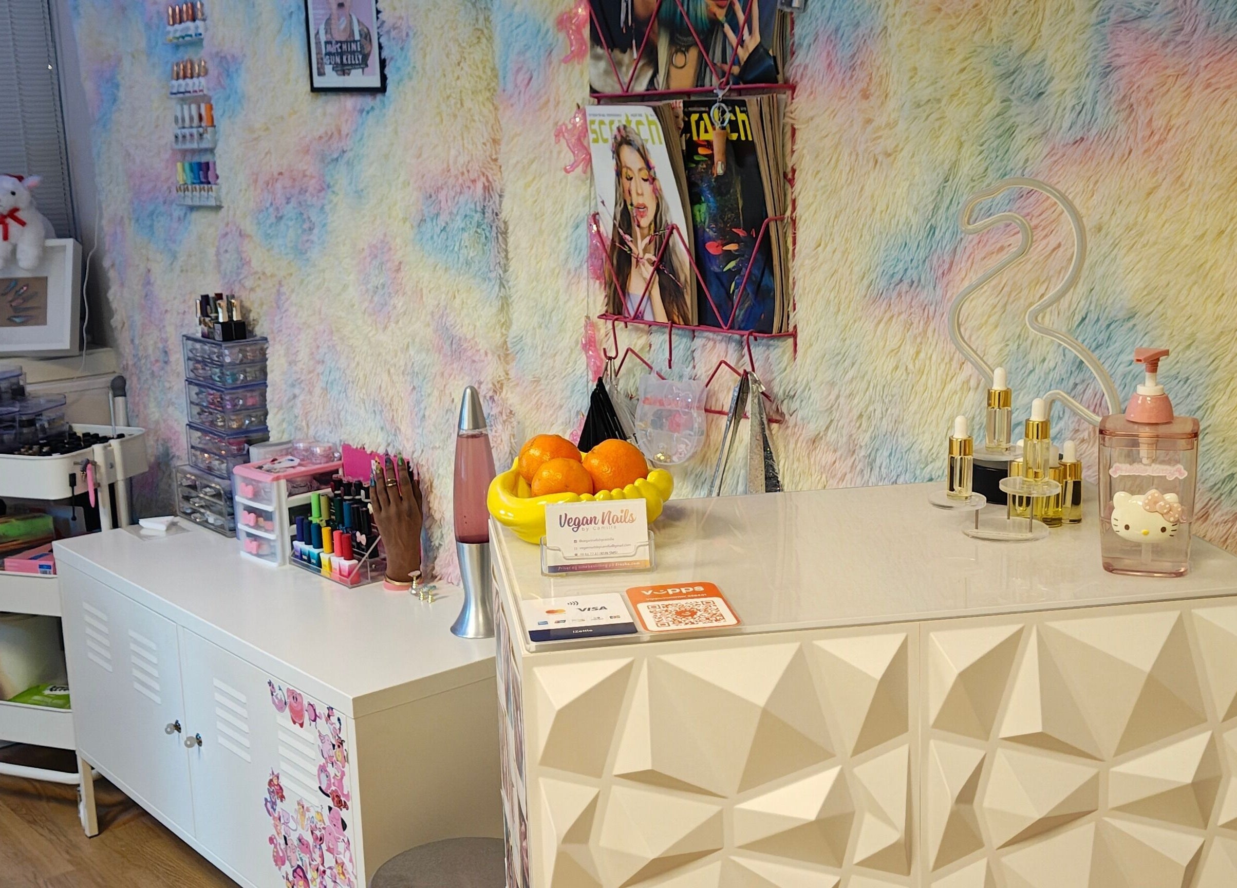 Fargerik interiør i Vegan Nails by Camilla, Stavanger, Rogaland, NO.
