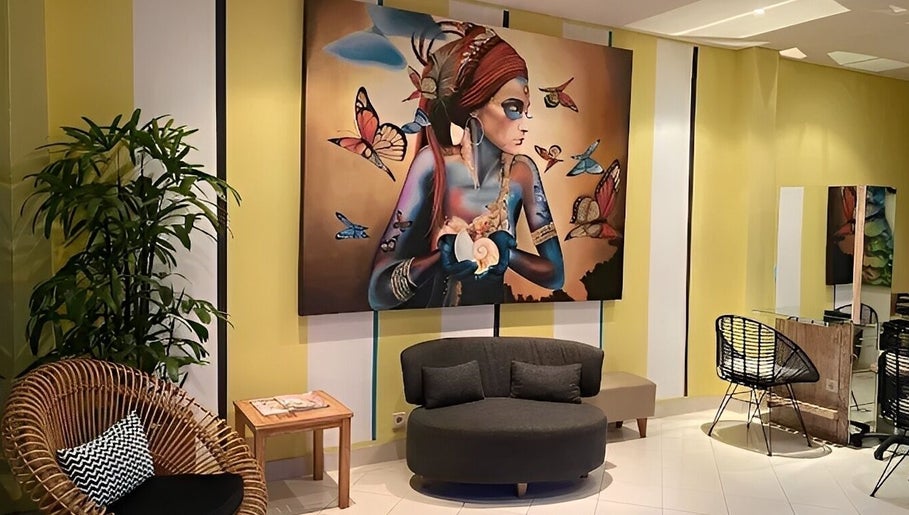 Aspya Salon & Wellness in Bali showcases a vibrant art-filled lounge with cozy seating.