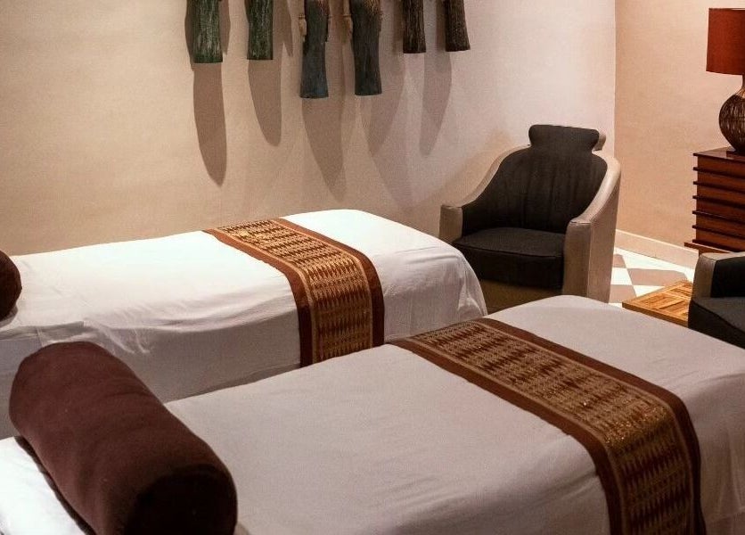 Relaxing massage room at Aspya Salon & Wellness, Bali, Bali, ID with twin beds and serene decor.