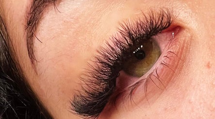 Aurora Lash image 2
