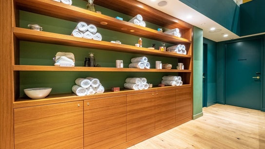 Essence Spa Sarphatistraat within the Hyatt Regency Hotel 9