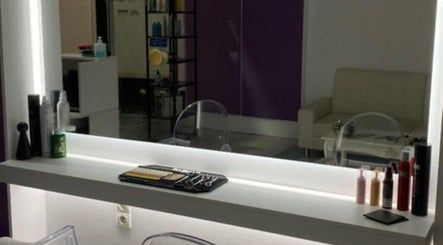 Konstantinos Salon kép 2