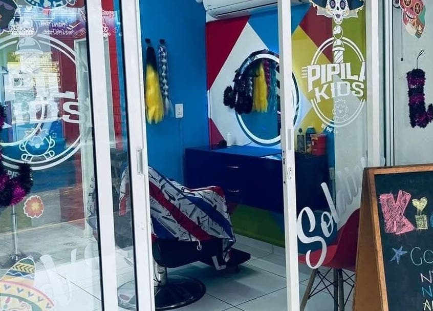 Interior vibrante de Barbería Pipila Kids en Túxpam De Rodríguez Cano, Veracruz, MX.