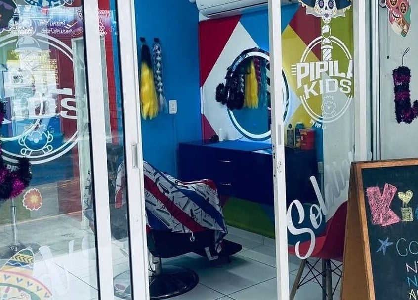 Interior vibrante de Barbería Pipila Kids en Túxpam De Rodríguez Cano, Veracruz, MX.