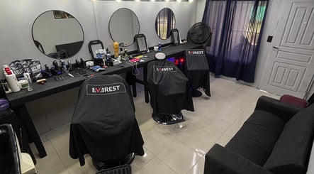 Zantos barber image 2