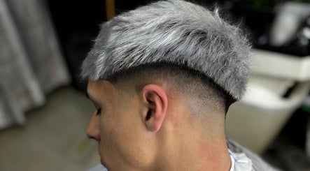 Zantos barber image 3