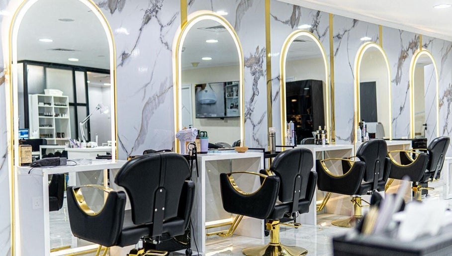 Queen's Script Beauty Salon obrázek 1