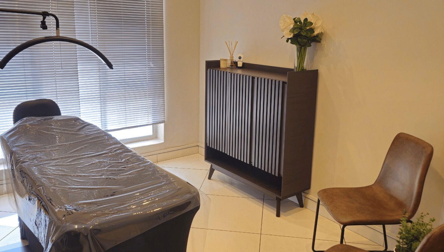 Elegant treatment room at Refined Artistry in Centurion, Gauteng, ZA, featuring a modern design.