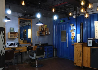 Modern barber setup with rustic decor at Brusko Barbers, دبي, دبي, AE.