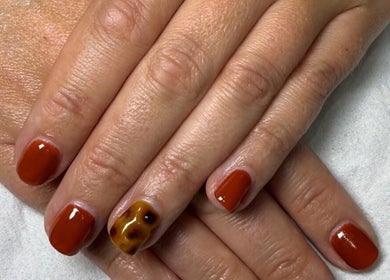Elegant autumn nail art at BeautybyGemma, Shiremoor, England, GB. Featuring rich brown and tortoiseshell design.