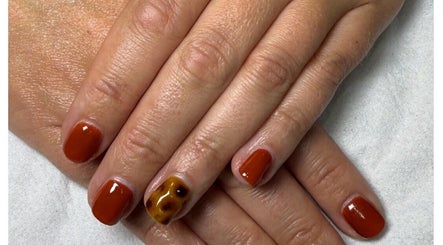 Elegant autumn nail art at BeautybyGemma, Shiremoor, England, GB. Featuring rich brown and tortoiseshell design.