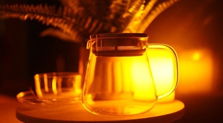Warm ambiance with a glass teapot at Nurvana Studio, Melbourne, Victoria, AU.
