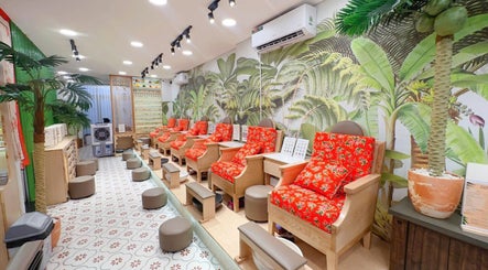 Nội thất sảnh Thuỳ Thỏ Nail Đà Nẵng trang trí nhiệt đới tại Đà Nẵng, Đà Nẵng, VN.
