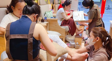 Khách đang thư giãn tại Thuỳ Thỏ Nail - Quận 1, Hồ Chí Minh, VN.