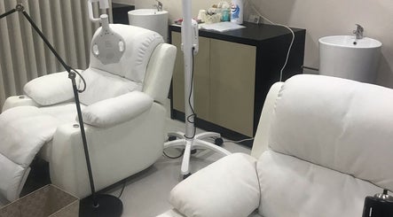 Luxurious reclining chairs at Shining Smile Singapore, Singapore, SG, designed for ultimate comfort and relaxation.