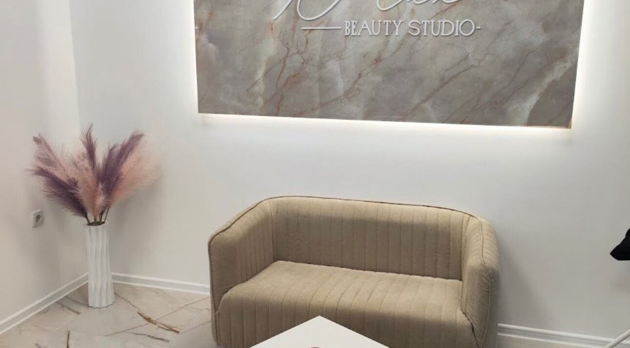 Снимка на елегантен интериор в D’lux beauty studio, Шумен, Област Шумен, BG.