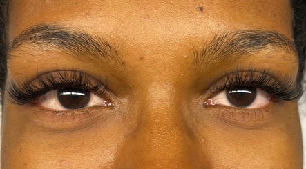 Close-up of eyelash extensions at Omorfia by Amari, Couva, TT, enhancing natural beauty.