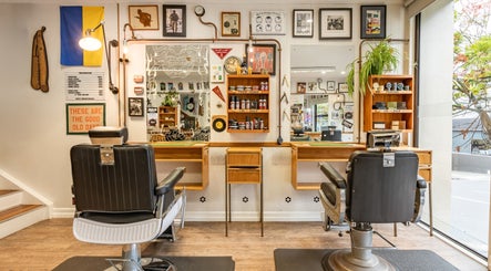 Maloney's Barber Shop Bild 3