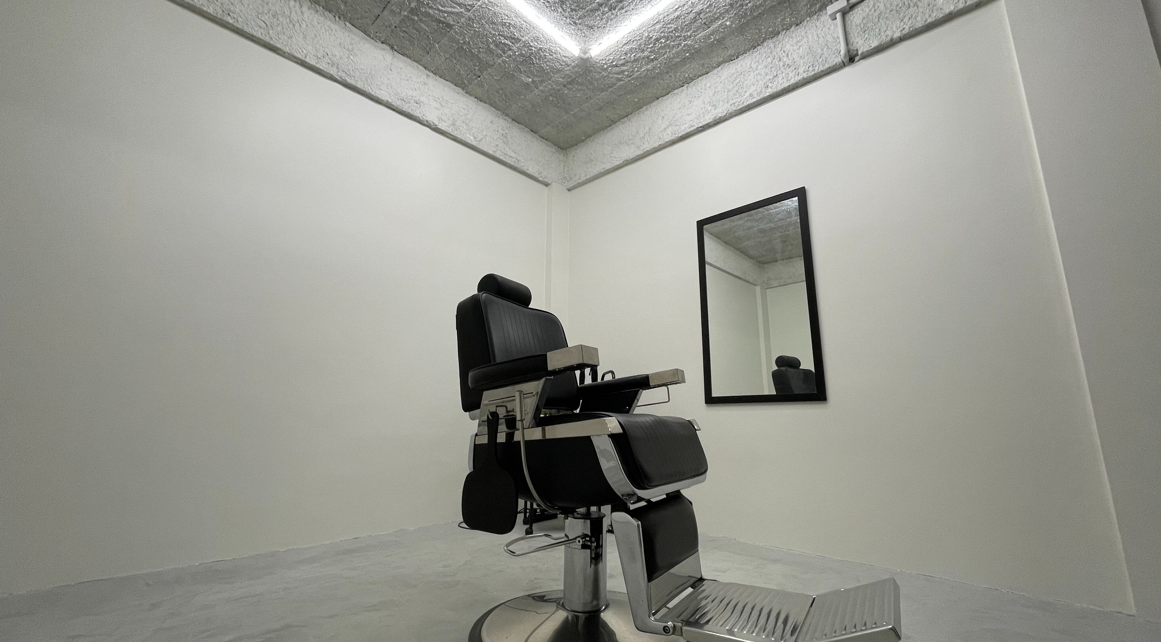 Sala de cabeleireiro elegante no ERBS STUDIO, Jaraguá do Sul, Santa Catarina, BR.