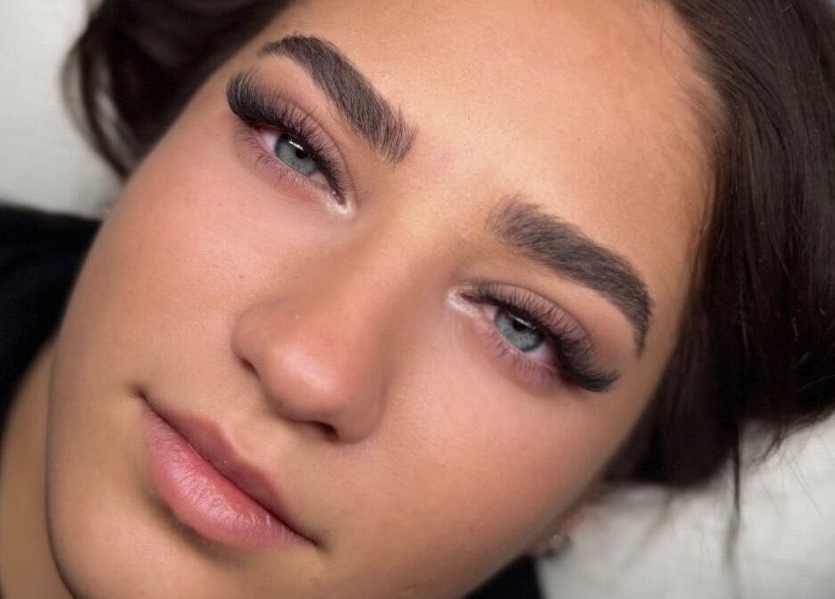 Extensions de cils parfaites réalisées chez Glow&Cils - Extensions de Cils Annecy, situé à Annecy, Auvergne-rhône-alpes, FR.