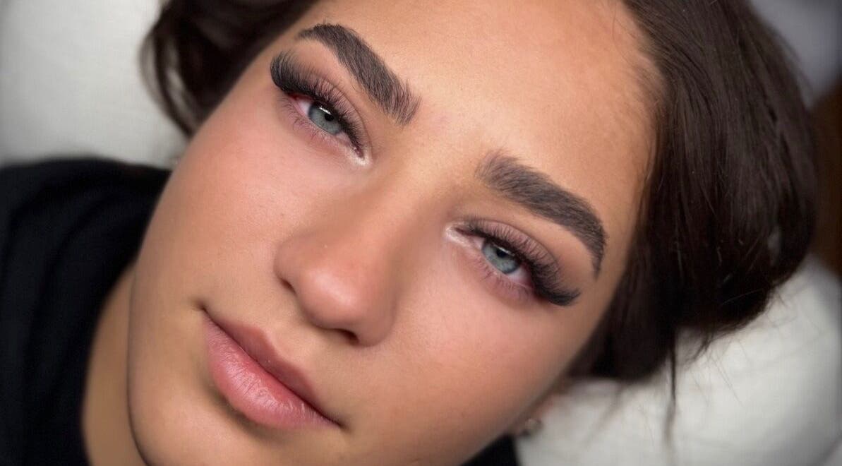 Extensions de cils parfaites réalisées chez Glow&Cils - Extensions de Cils Annecy, situé à Annecy, Auvergne-rhône-alpes, FR.