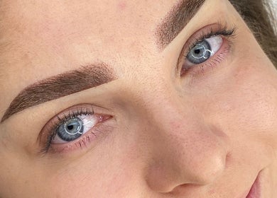 Perfectly shaped eyebrows at Siiri Tabri Püsimeik ja ripsmed, Viimsi, Harju Maakond, EE.
