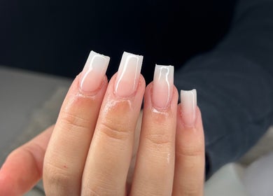 Perfecte nagelafwerking bij Beauty by Benthe in Wijk En Aalburg, Noord-brabant, NL.