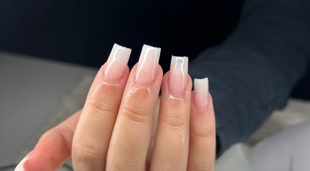 Perfecte nagelafwerking bij Beauty by Benthe in Wijk En Aalburg, Noord-brabant, NL.