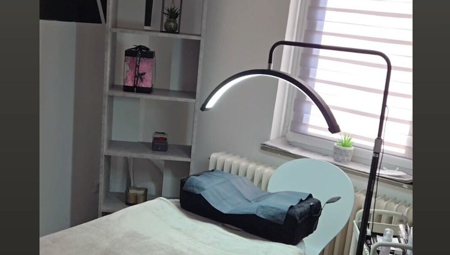 Jj_BeautyLounge image 1
