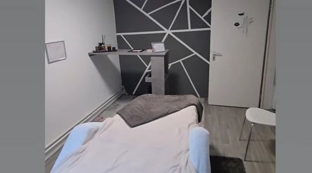 Jj_BeautyLounge image 2