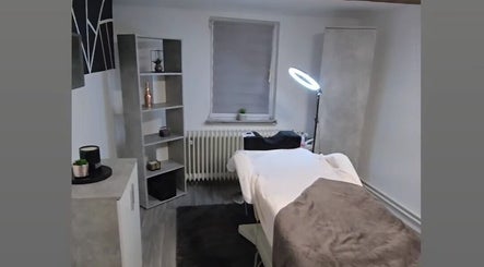Jj_BeautyLounge image 3