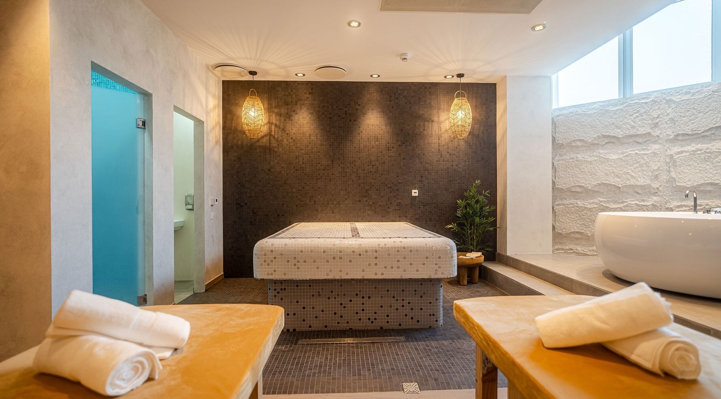 Camera spațioasă de relaxare la Dharmaland, Timișoara, Județul Timiș, RO, ideală pentru tratamente de wellness.