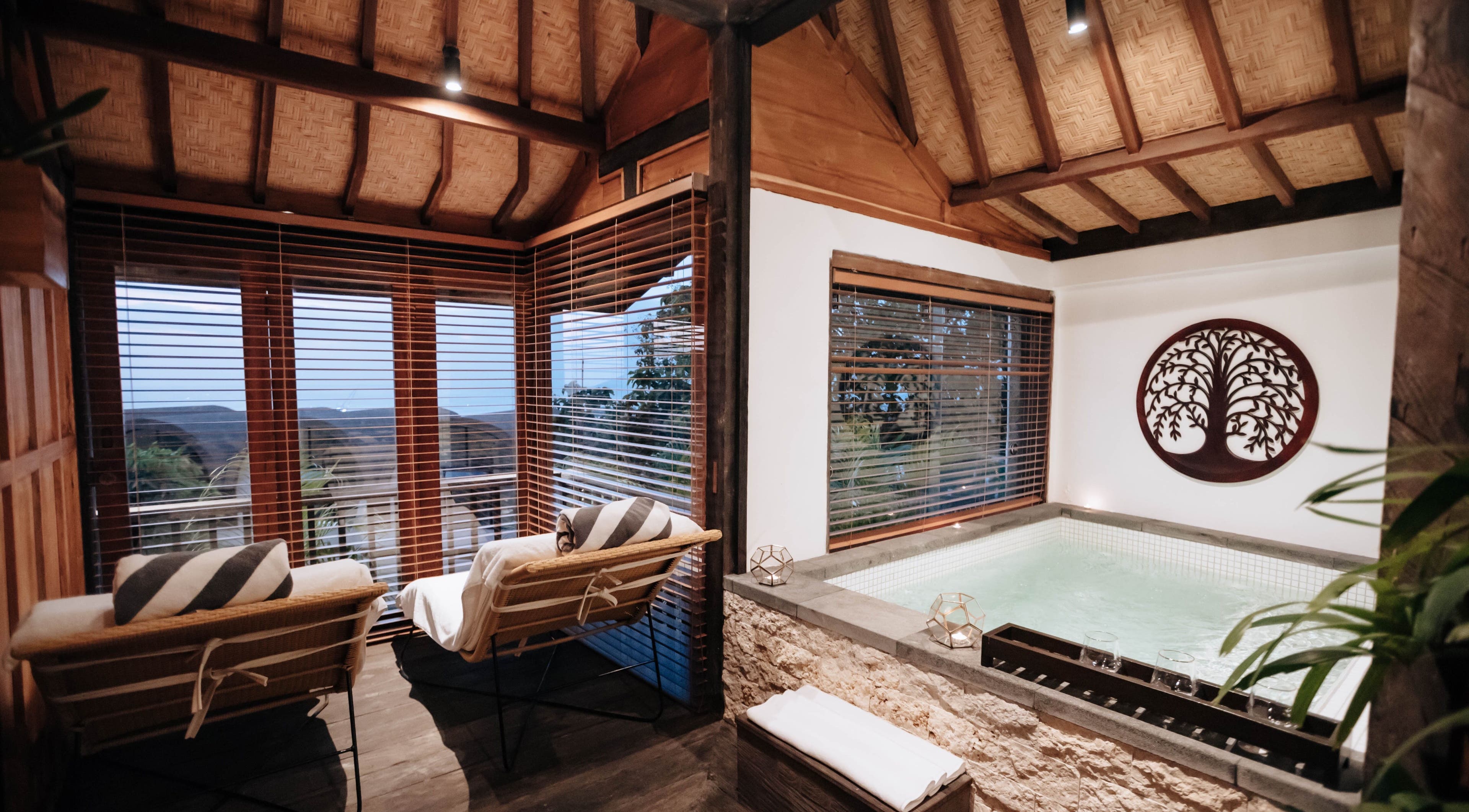 Relaxing corner at Hidden Gem Spa Uluwatu, Bali, ID with spa tub and tranquil decor.